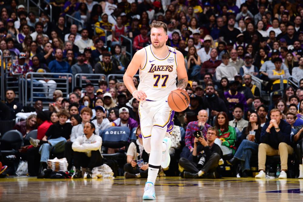 勇士官方：库里恢复进展良好，已经开始进行个人场上训练