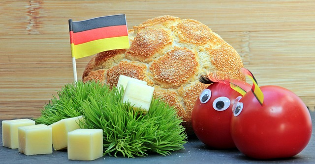 半场战报：尤文2-1卡利亚里，伊尔迪兹双响，弗拉霍维奇伤退